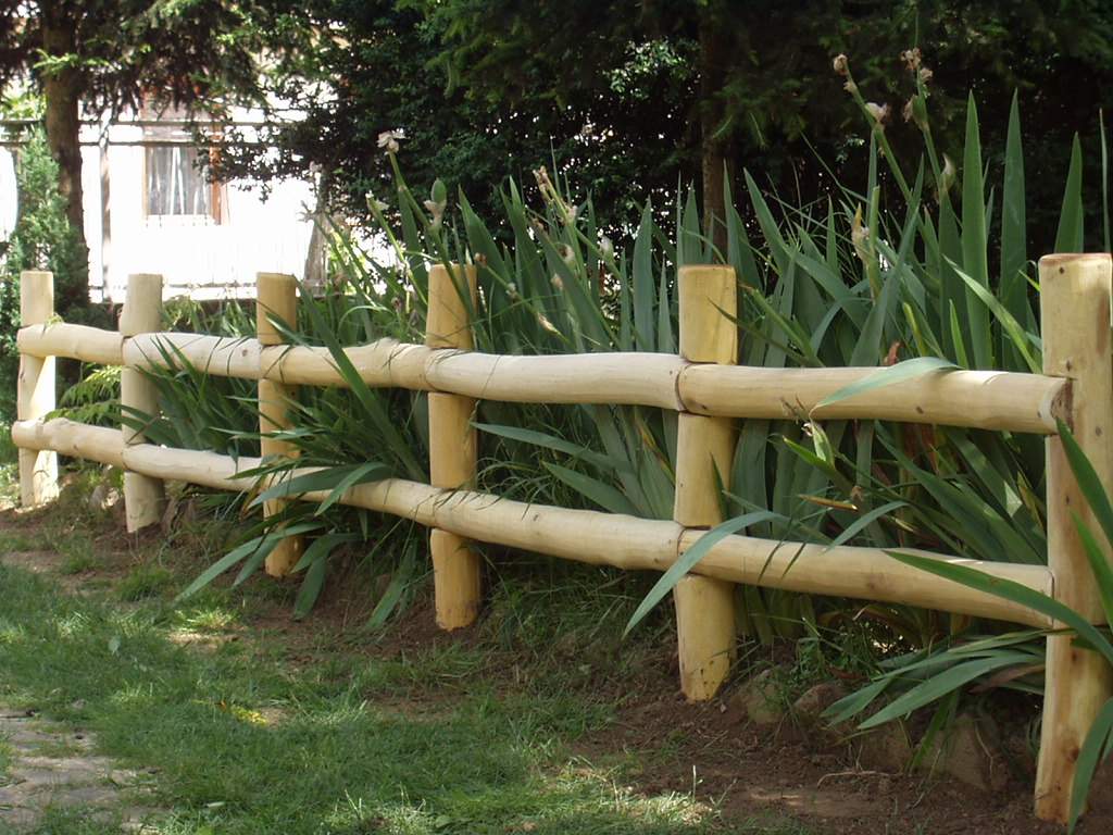 recinzione montata akác kerítés
